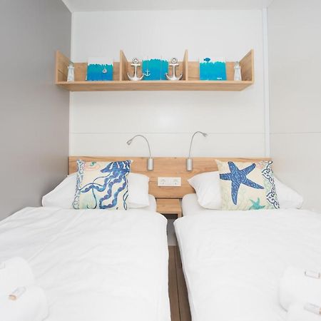 Mara'S Coast - Amelia Apartment Pakostane Bagian luar foto