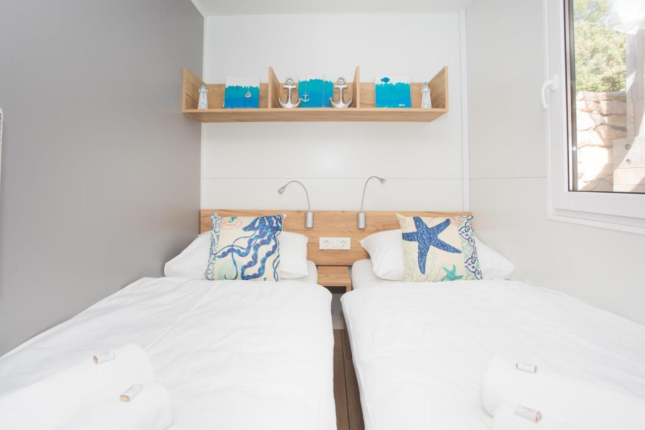 Mara'S Coast - Amelia Apartment Pakostane Bagian luar foto