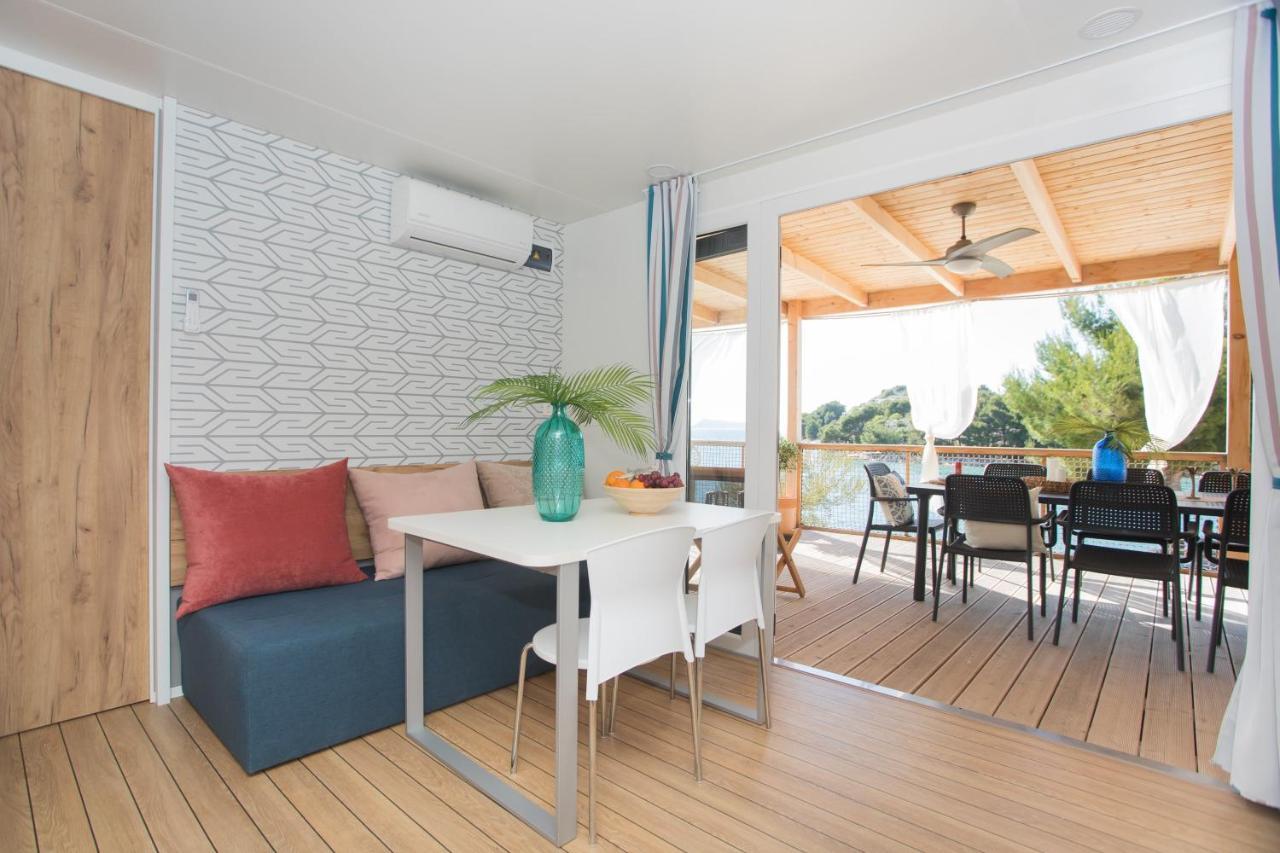 Mara'S Coast - Amelia Apartment Pakostane Bagian luar foto