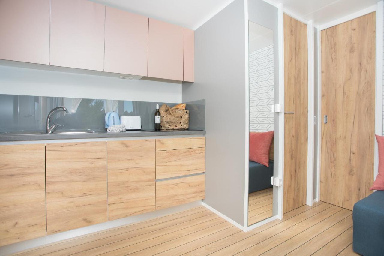 Mara'S Coast - Amelia Apartment Pakostane Bagian luar foto