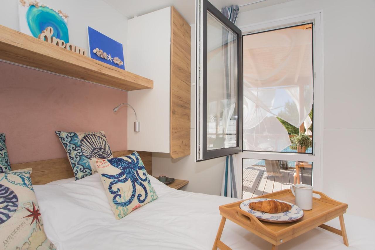 Mara'S Coast - Amelia Apartment Pakostane Bagian luar foto